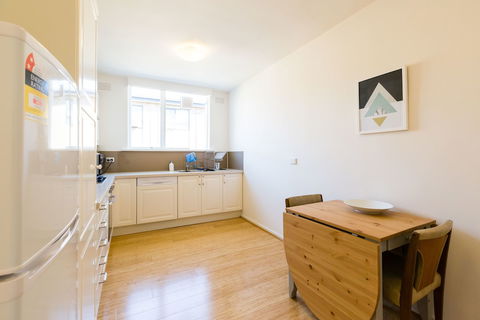 ROSIE, 2BDR St.Kilda Apartment - Tourism Canberra 2