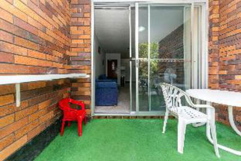 2 Bedroom Apartment Gretel Lodge Unit 4 - Tourism Canberra 2