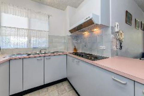 2 Bedroom Apartment Gretel Lodge Unit 4 - Tourism Canberra 4