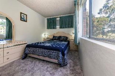 2 Bedroom Apartment Gretel Lodge Unit 4 - Tourism Canberra 3