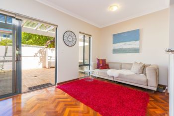 Luxurious Perth Townhouse - Tourism Canberra 4