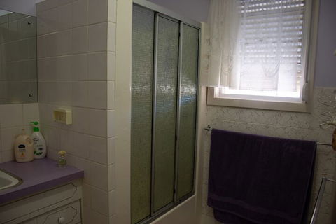 Chrissies Palace Hostel - Tourism Canberra 5