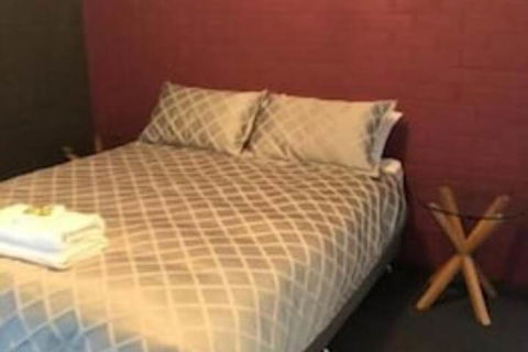 Bull 'n' Bush Hotel Motel - Tourism Canberra 7