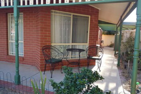 Cobram Cottage - Tourism Canberra 0