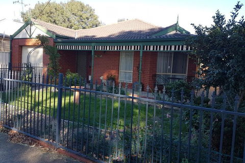 Cobram Cottage - Tourism Canberra 1