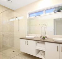 18 on Rayner - swish apartment Myrtleford - Tourism Canberra