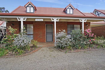Oak Cottage - Tudor Village Unit 5 - Tourism Canberra 0