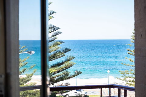 Mad Monkey Coogee Beach Hostel - Tourism Canberra 2