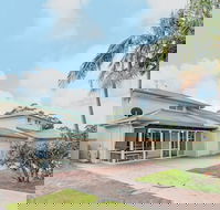 Occy's at Fingal Bay - Tourism Canberra