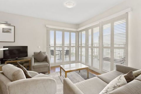 RESORT On The BEACH 4302 - Tourism Canberra 0