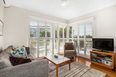 RESORT On The BEACH 4118 / 19 - Tourism Canberra 0