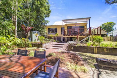 CABARITA BEACH BLISS HOLIDAY HOME On The LAKE - Tourism Canberra 0