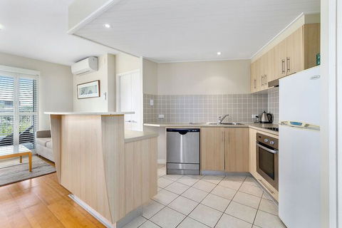 RESORT On The BEACH 6126 27 - Tourism Canberra 3