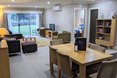 Jewel In The Crowne - Tourism Canberra 4