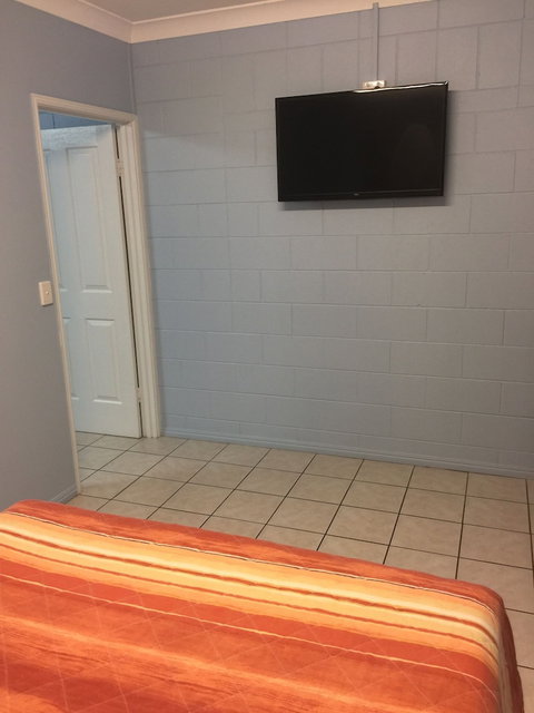 Westside Tavern And Motel - Tourism Canberra 1