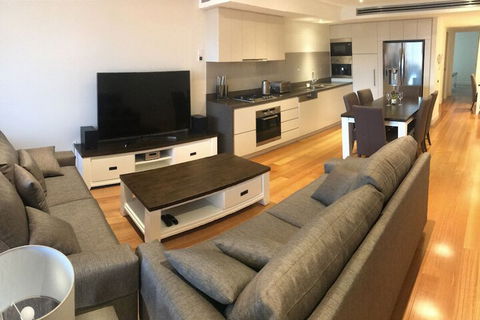Executive 2 Bedroom Wollongong Apartment - Tourism Canberra 6