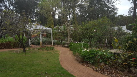 Two Sisters Chalets - Tourism Canberra 7