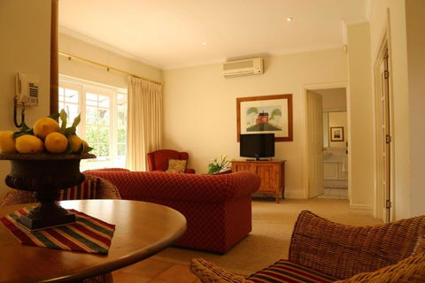 Two Sisters Chalets - Tourism Canberra 6