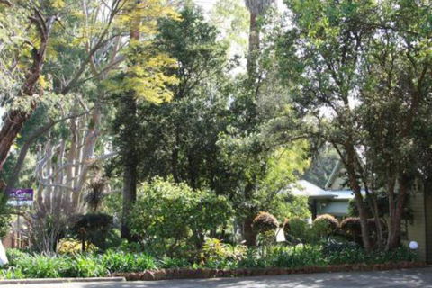 Two Sisters Chalets - Tourism Canberra 0