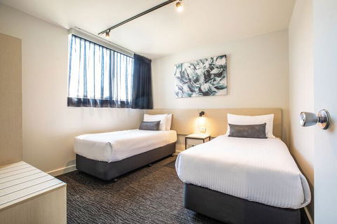 Nightcap At Westside Hotel - Tourism Canberra 3