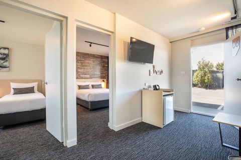 Nightcap At Westside Hotel - Tourism Canberra 5