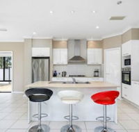 Central Gold Coast Large Modern Elevated Home - Tourism Canberra