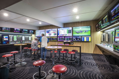 Nightcap At The Charles Hotel - Tourism Canberra 5