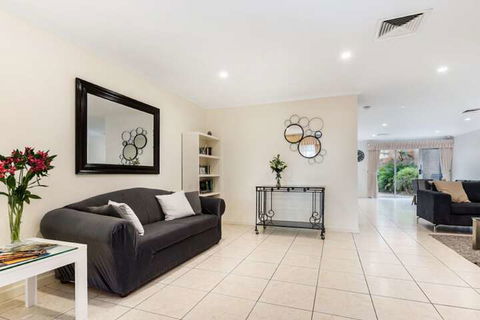 Adelaide Style Accommodation Near City - Tourism Canberra 2