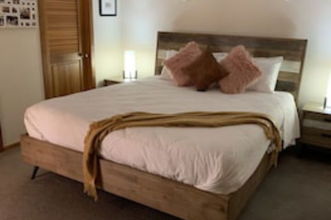 Chateau N Ville - Tourism Canberra 0