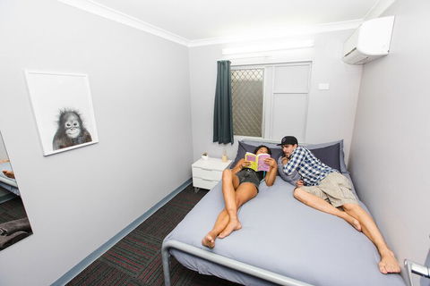 Mad Monkey Backpackers Waterfront - Tourism Canberra 2