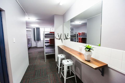 Mad Monkey Backpackers Waterfront - Tourism Canberra 3