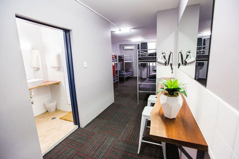 Mad Monkey Backpackers Waterfront - Tourism Canberra 7