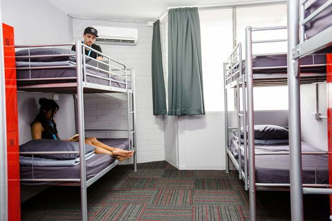 Mad Monkey Backpackers Waterfront - Tourism Canberra 4