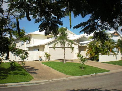 Poinciana Terraces - Tourism Canberra 0