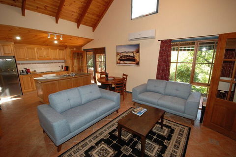 Garden Cottage Beechworth - Tourism Canberra 4