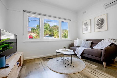88 Peaceful Blackburn House - Tourism Canberra 3