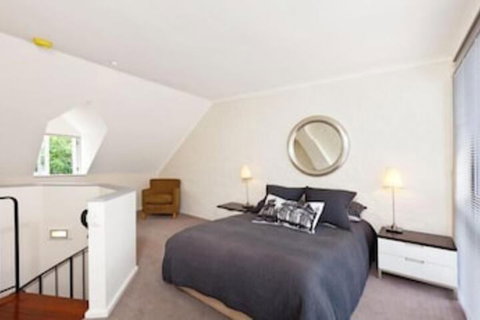 Spacious City 2 BR House Fit 6 PP - Tourism Canberra 2