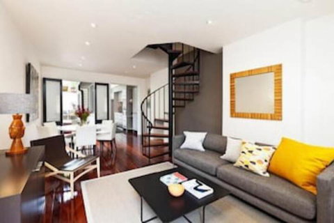 Spacious City 2 BR House Fit 6 PP - Tourism Canberra 0