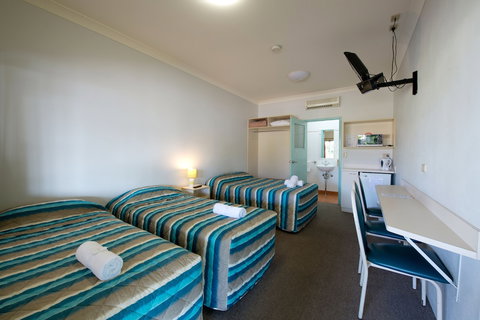 Lamington Hotel Motel - Tourism Canberra 4