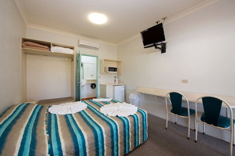 Lamington Hotel Motel - Tourism Canberra 3