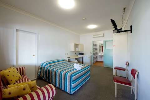 Lamington Hotel Motel - Tourism Canberra 5