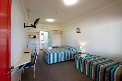 Lamington Hotel Motel - Tourism Canberra 2