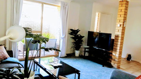 Camelias Boutique Cottage In Dianella - Tourism Canberra 3