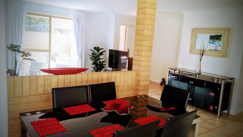 Camelias Boutique Cottage In Dianella - Tourism Canberra 4