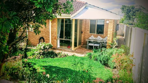 Camelias Boutique Cottage In Dianella - Tourism Canberra 0