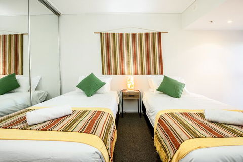 CBD African Charm, Story Bridge & River Views - Tourism Canberra 5