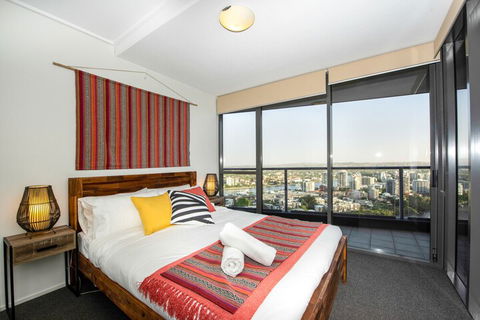 CBD African Charm, Story Bridge & River Views - Tourism Canberra 7