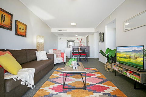 CBD African Charm, Story Bridge & River Views - Tourism Canberra 4
