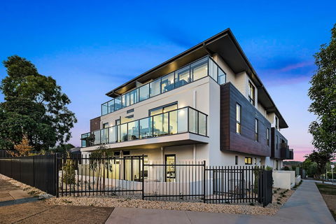 Manhattan Apartments - Notting Hill - Tourism Canberra 1