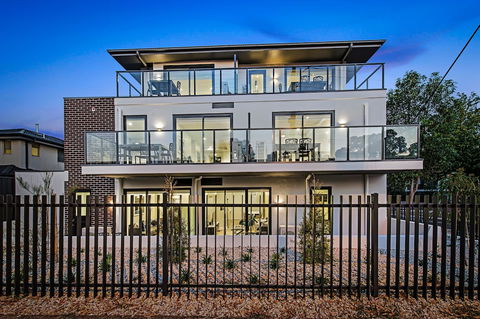 Manhattan Apartments - Notting Hill - Tourism Canberra 0